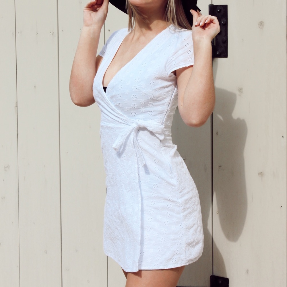 MIAMI WHITE CAP SLEEVE SUNDRESS